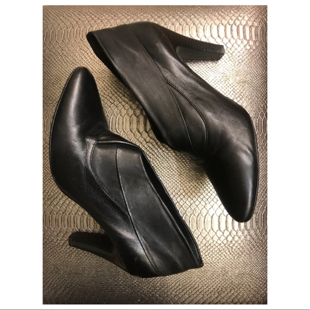 Davos Gomma Black Leather Bootie